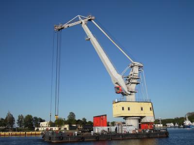 Dźwig pływający DP-17 o udżwigu 63 T