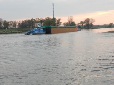 Płyną barki płyną ????