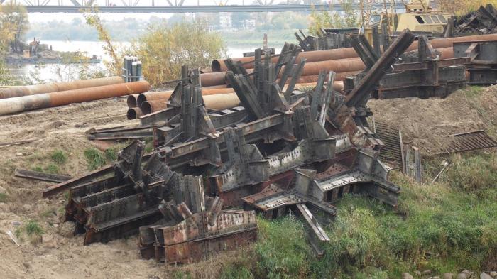 Pozostałosci przesła ESTB mostu tczewskiego.Tczew 2019.10.13