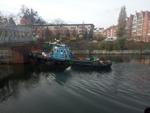 Holownik Jędruś przed kładką.