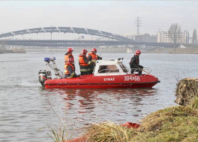 Strażacy usunęli ponad 100 litrów rozpuszczalnika z Wisły