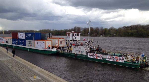 Barka z kontenerami dopłynęła do Torunia