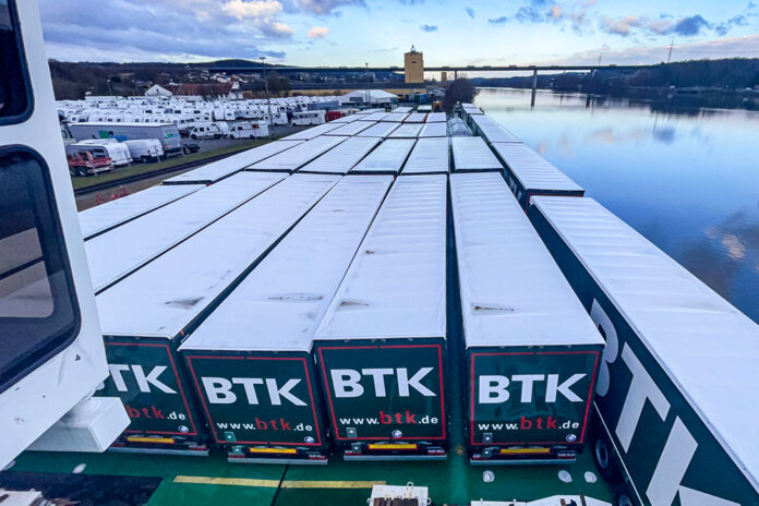 Udana premiera transportu naczep na Dunaju