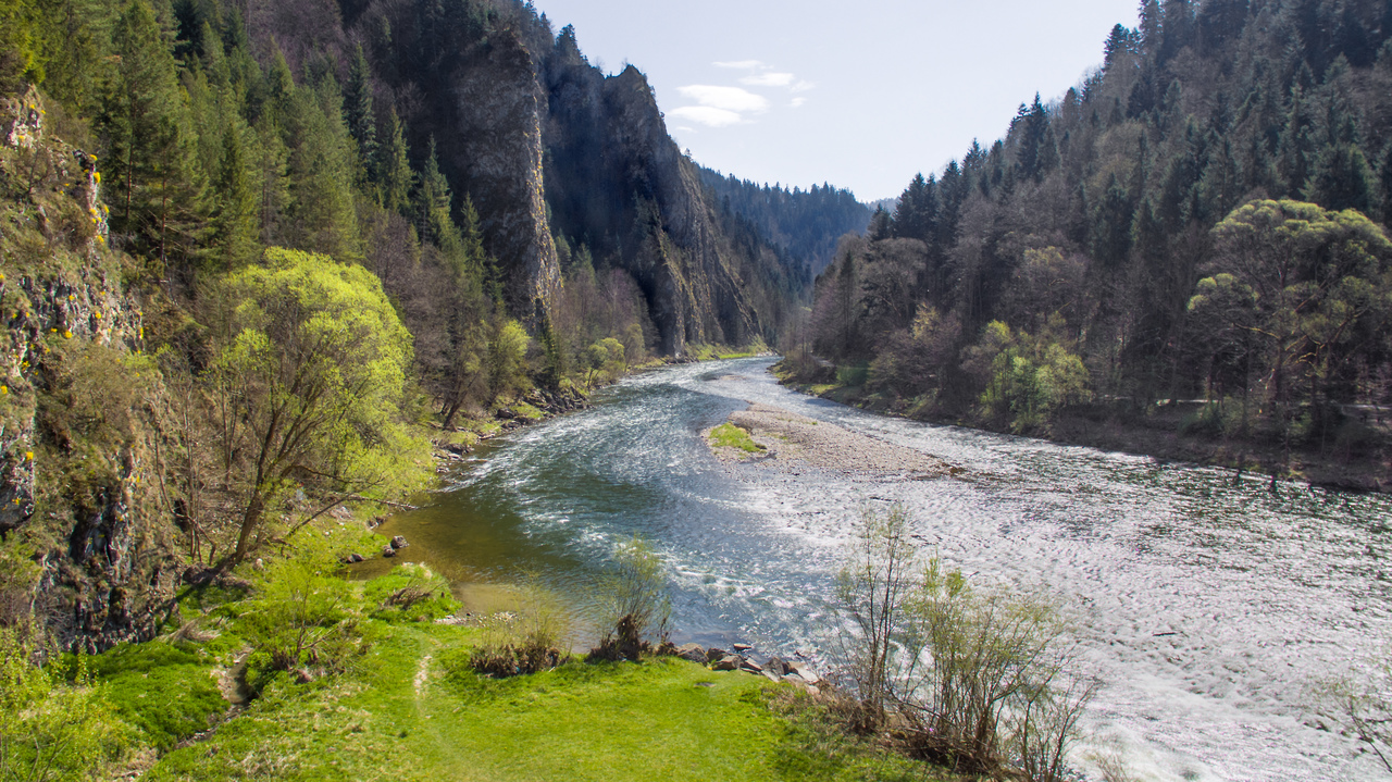 Nielegalny pobór żwiru z koryt rzek