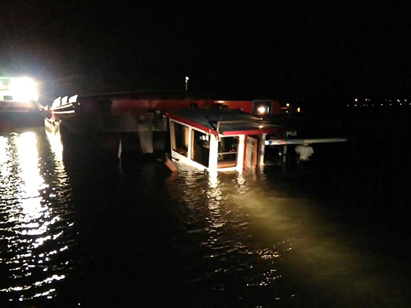 Kolizja przy śluzie Volkerak