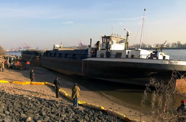 Kolizja statków morski-rzeczny w Hamburgu