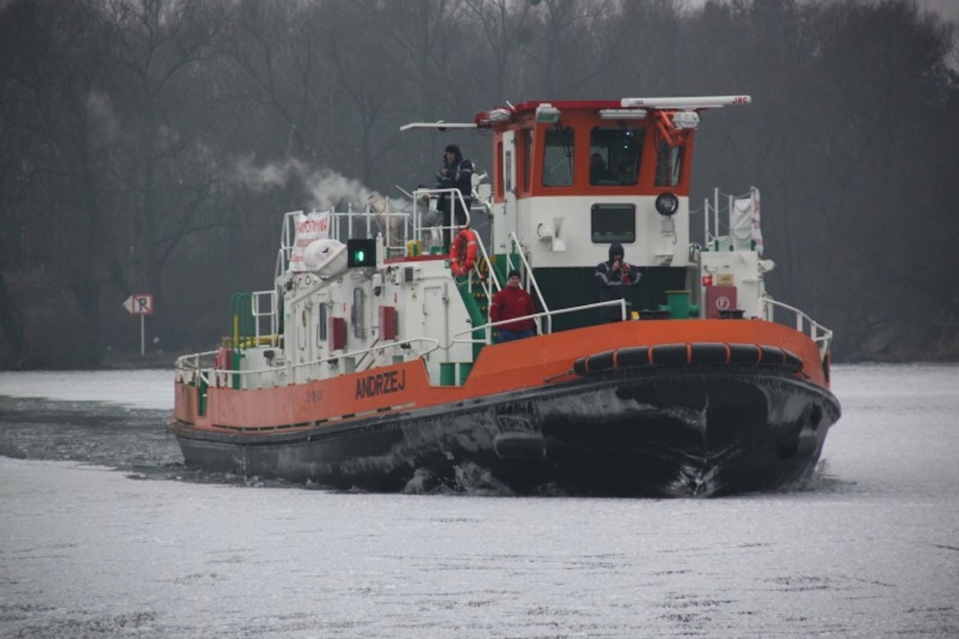 Lodołamacze znów w akcji na Odrze, problem z mostem