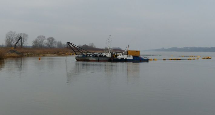 W Płocku pogłębiają Wisłę