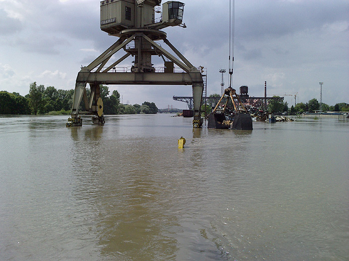 Komu się powodzi na... powodzi