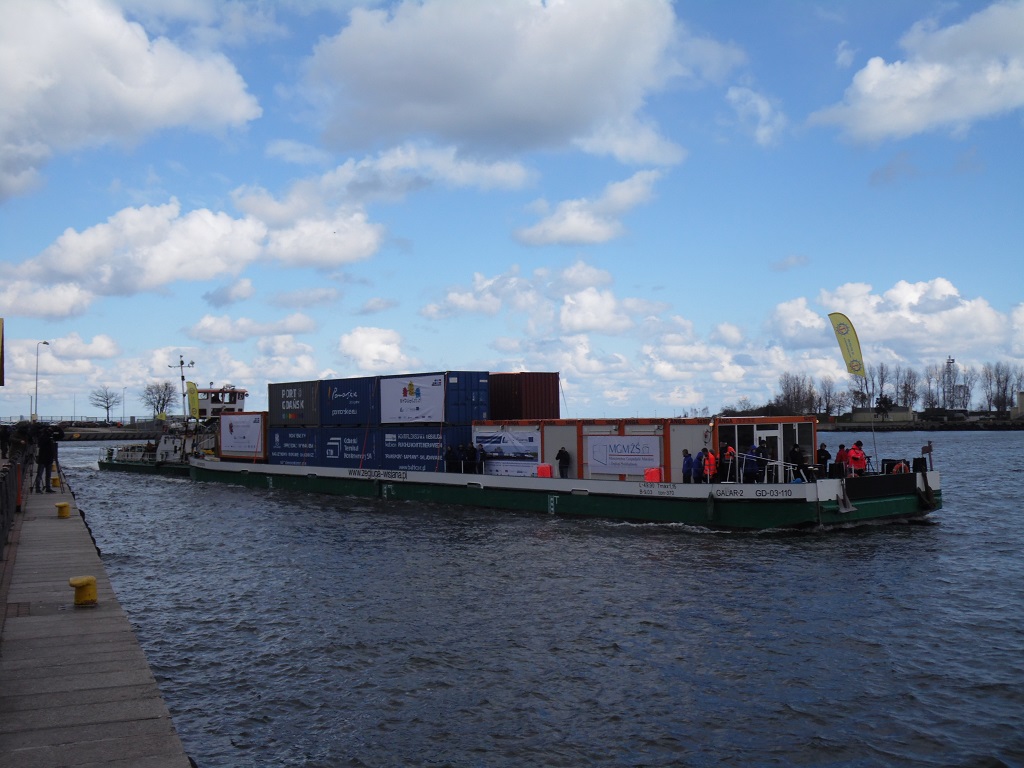OT Logistics wspiera promocyjny rejs barki Wisłą z Gdańska do Warszawy