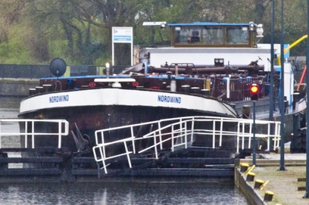 Kolizja tankowca ze śluzą w Berlinie