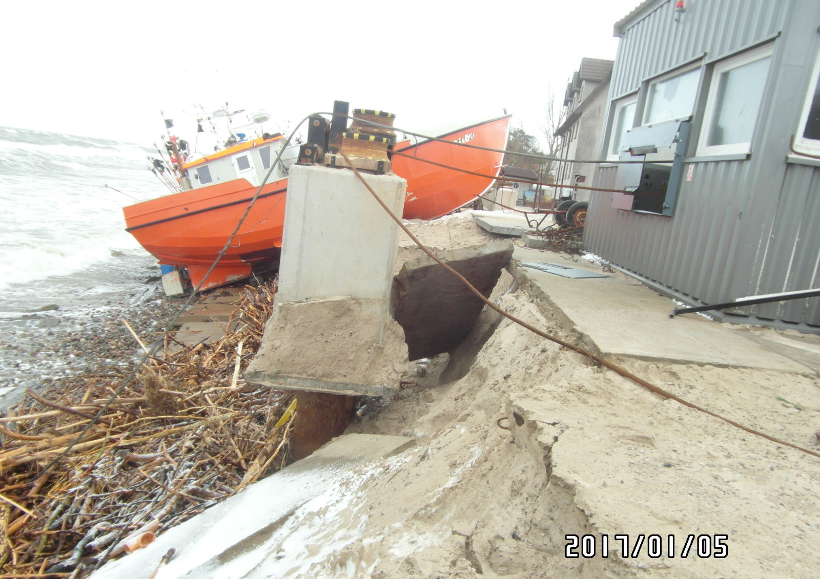 Silne sztormy spowodowały ogromne straty na całym wybrzeżu.