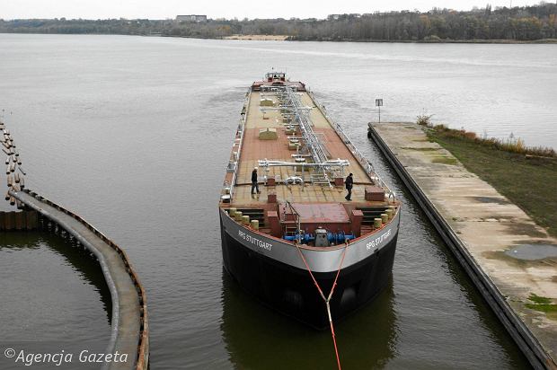 Nietypowy transport. Stan wody na Wiśle nagle się podniesie
