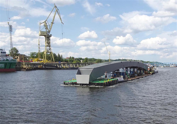 Ze Szczecina do niemieckiego Liepe płynęła część mostu