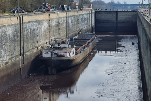 Geisling: frachtowiec »Achim« odzyska pływalność w środę