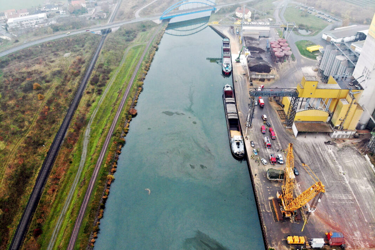 Defekt na polskim statku - z powodu wycieku zamknięto Mittellandkanal