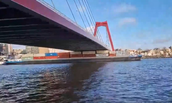 Kolejna kolizja z mostem w Rotterdamie. Na Hunte przywraca sie ruch
