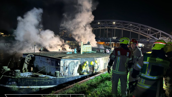 Na Kanale Haweli w Berlinie płonęła barka