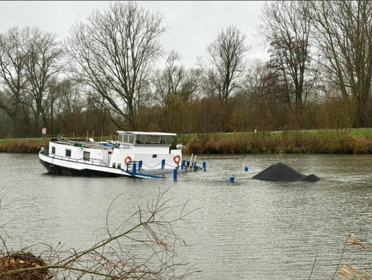 Frachtowiec pęka na dwie części i tonie na Skaldzie: ewakuowano załogę
