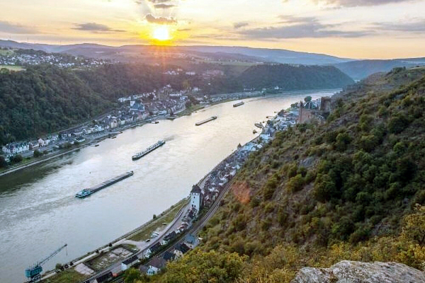 Przewozy drogami wodnymi spadły w 2022 r