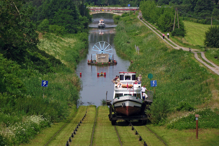 Na Kanale Elbląskim będą śluzowane dwa statki jednocześnie