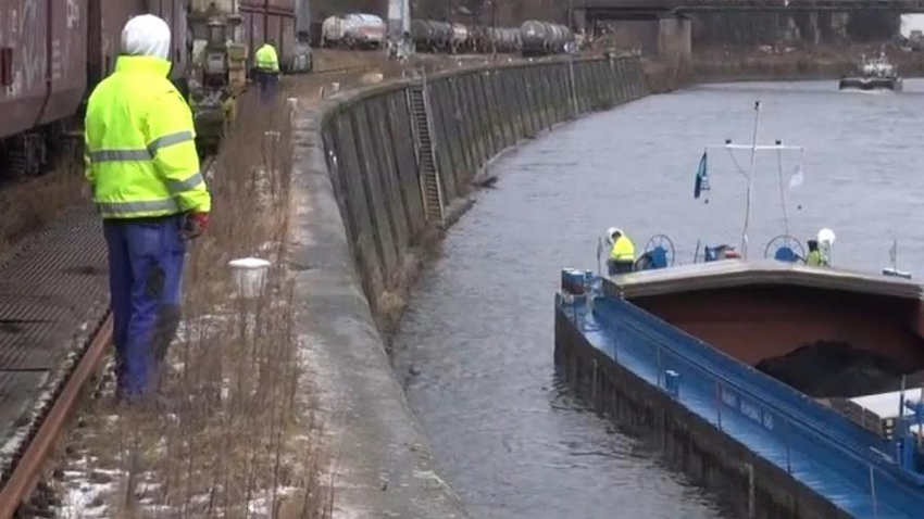 Świat do góry nogami! Statek przywiózł węgiel kamienny z Australii do Ostrawy